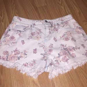 A women’s 6 jean shorts